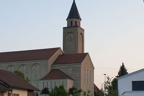 Kirche_aussen2.jpg